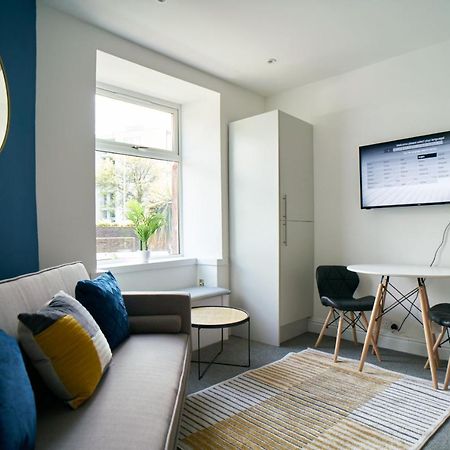 Meadow Apartment Dumbarton Bagian luar foto
