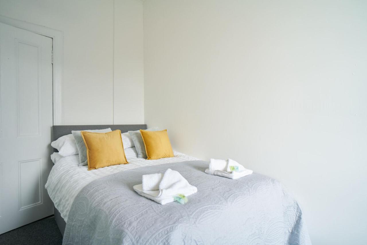 Meadow Apartment Dumbarton Bagian luar foto