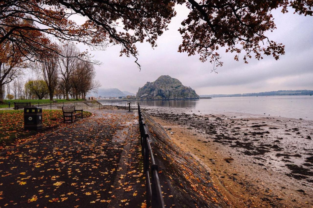 Meadow Apartment Dumbarton Bagian luar foto